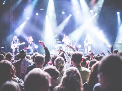 Blue Dot Fever: Por Qué Ya No Vamos A Conciertos