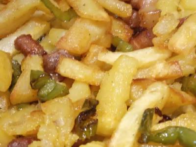 Patatas camperas con pimiento y bacon
