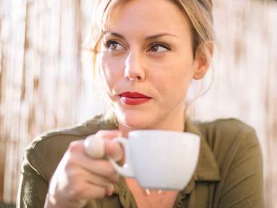 ¿Quién es la mujer detrás de la madre?