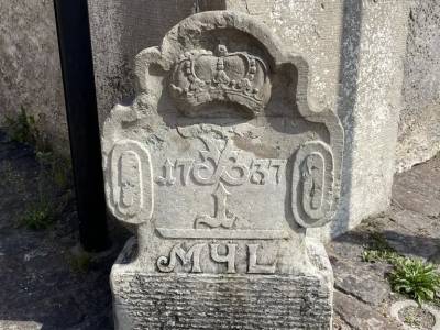 Los milstenar, las señales de carretera de Suecia desde 1649