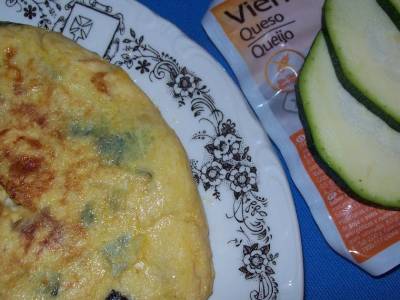 Tortilla de calabacín y salchichas Viena