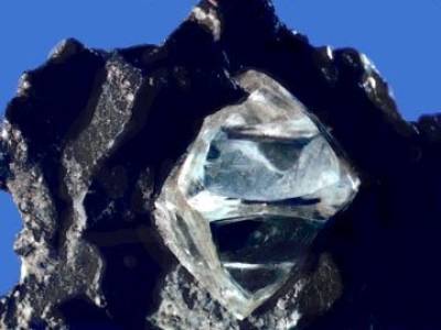Diamantes, ringwoodita y el océano en el centro de la Tierra