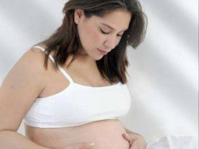 La ayuda para madres menores de 30 años en Madrid | Mujer y MADRE hoy