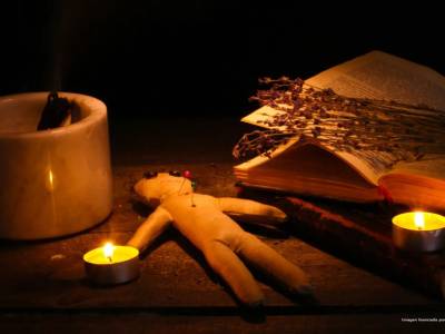Chismoseando : Cátedra De Hechicería En La Banqueta