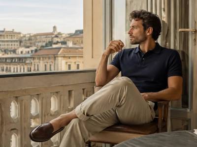 Polo casual elegante: cómo vestir bien sin traje