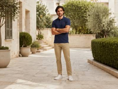 Polos básicos para hombre: combina más con menos
