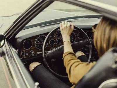 Ya se pueden pedir la ayudas por la compra de un coche eléctrico en 2026 | Mujer y MADRE hoy