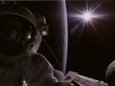 ¿Por qué el espacio es negro si el Sol está iluminándolo?