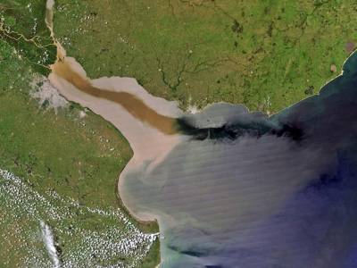 ¿Por qué el mar es salado y los ríos no? La explicación que empieza en las rocas
