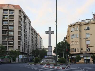 La Cruz de los Caídos de Cáceres: un símbolo franquista que sigue presidiendo la ciudad