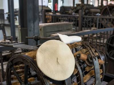 ¿Cómo se fabrica una txapela? Descúbrelo en La Encartada de Balmaseda
