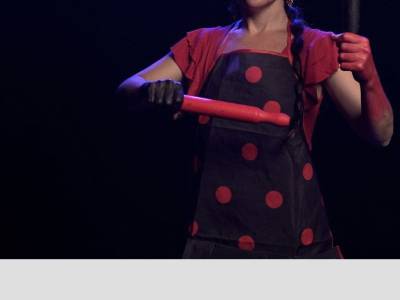 Looping GREIS presenta el video de “Panadera de pan sin corteza” una mezcla de interpretación en directo e…