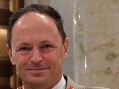 El jefe del Ejército británico pide prepararse para la guerra