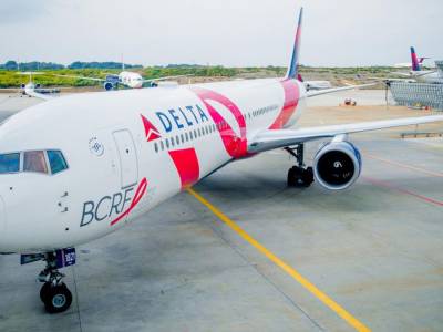 Delta convierte octubre en rosa para la lucha contra el cáncer de mama
