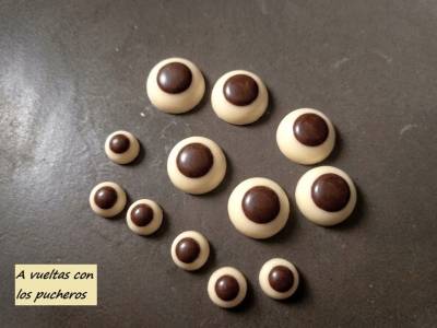 Halloween: ojos de chocolate con blísters de pastillas reciclados